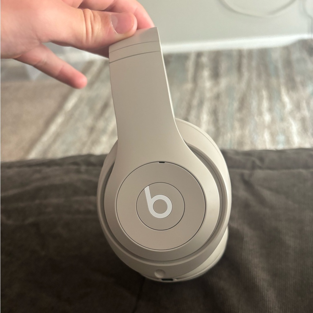 Beats Studio pro sandstone